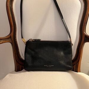 MARC JACOBS BLACK PEBBLE LEATHER CROSS BODY PURSE